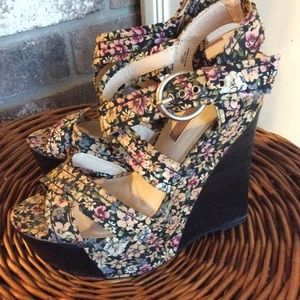Vintage floral wedge heels by Newport News